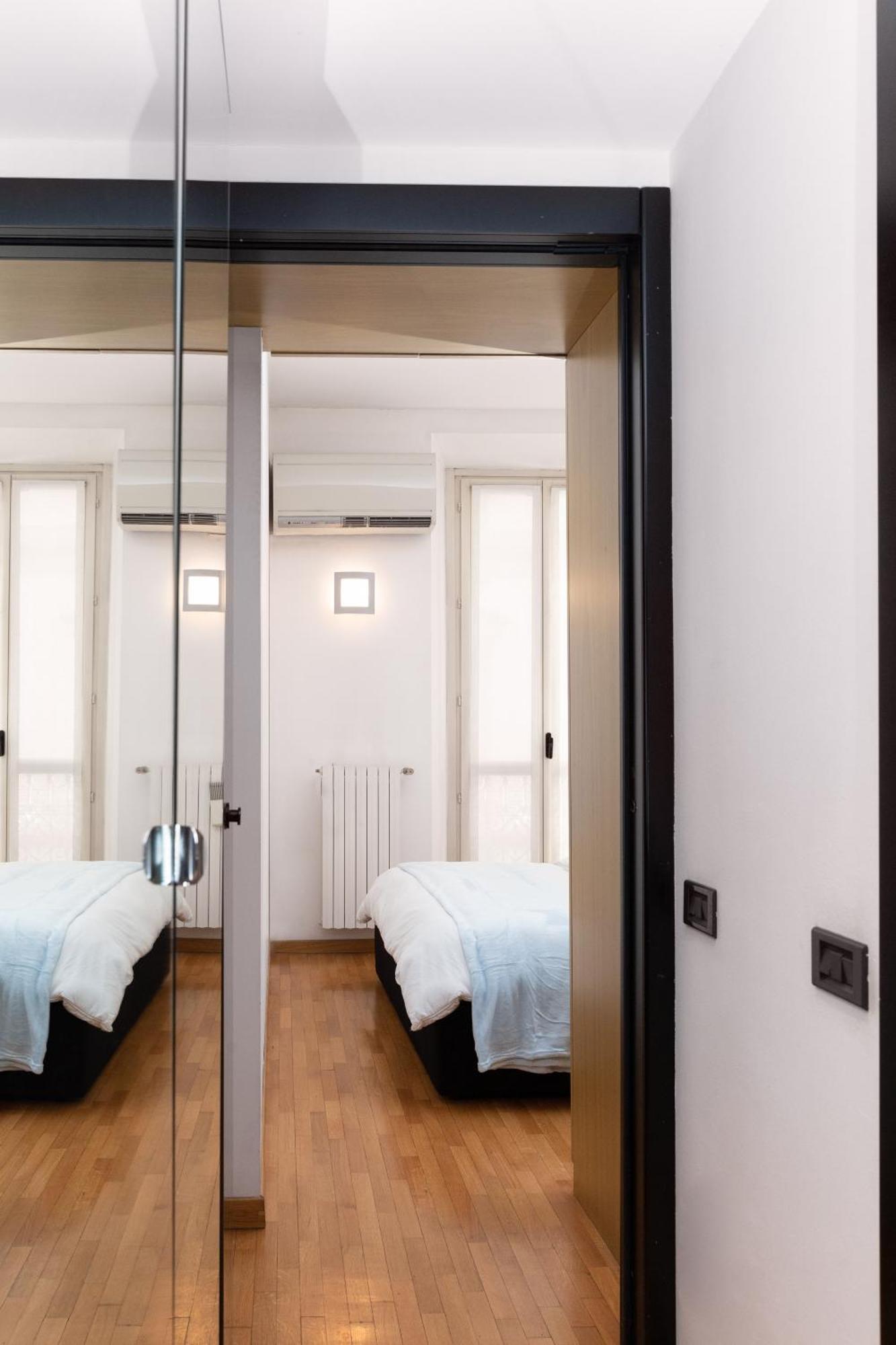 Mint - Van Gogh - Dome Cathedral Apartment Milan Bagian luar foto